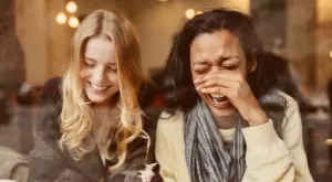 Виц за деня: На една жена съпругът ѝ отишъл в командировка