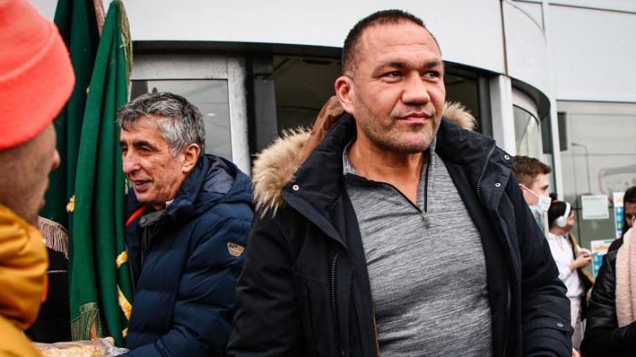 В днешния 14 декември родният боксьор се завърна в България