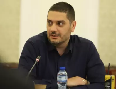 Христо Гаджев: Службите ще изядат главата на Кирил Петков