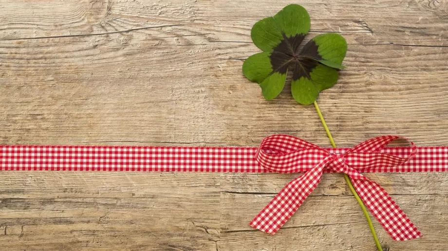 Посочете случайно число от 1 до 18. Сега вижте какво КЪСМЕТЧЕ ви дава ВСЕЛЕНАТА: