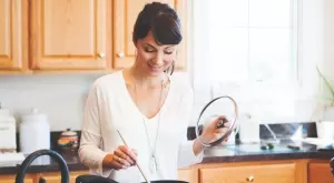 Женски виц за 28 ноември 2023: Ето как мъжете отменят жената в готвенето