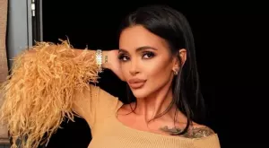 Поп-фолк певицата Мария е жертва на домашно насилие?