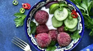 Веган фалафели с цвекло и сладък картоф