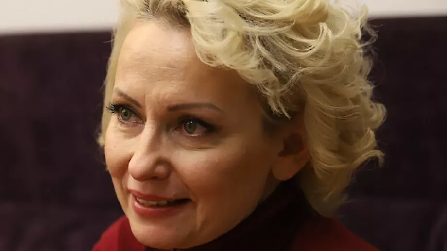 Писателката Калина Хапсали: Любовта не може да бъде клиширана