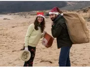 Любители на морето чистят плаж Аркутино навръх Коледа