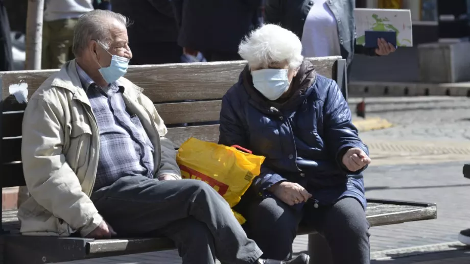 Стотици хиляди пенсионери ще вземат поне 100 лева добавки