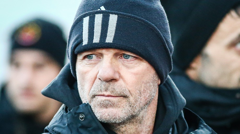 Треньорът на Стойчо Младенов за пореден път нападна почти всичко