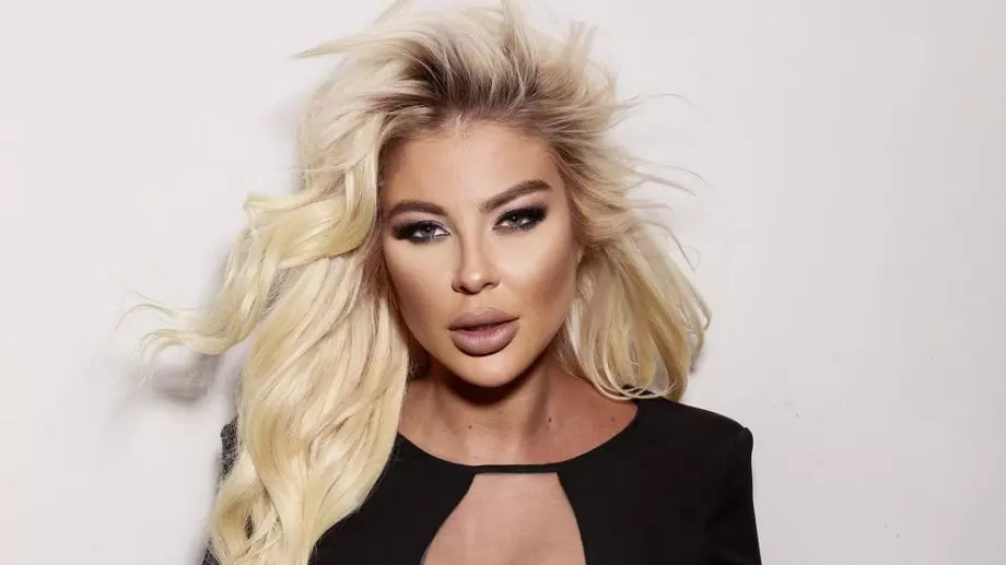 Андреа нагорещи страстите напълно гола (СНИМКА)