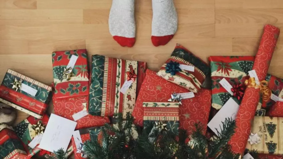 Знаем къде да намерите най-добрите празнични оферти за любимите си хора, само с едно кликване, от уюта на дома си!