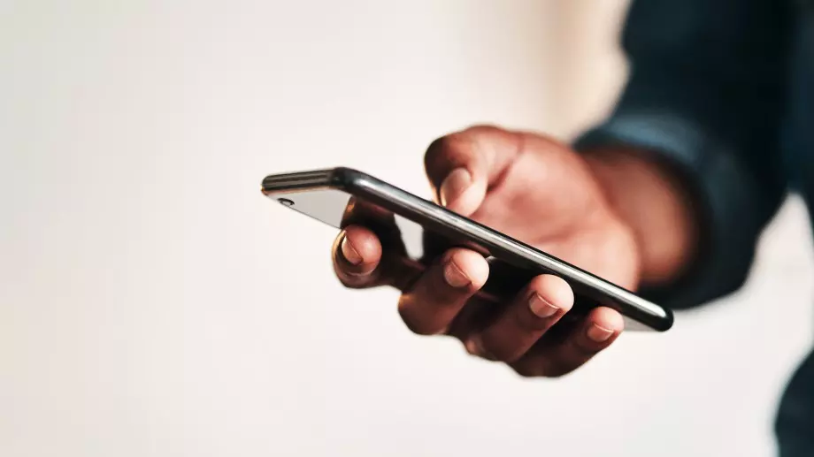 Виц за днес: Мъж от Враца звъни на 112