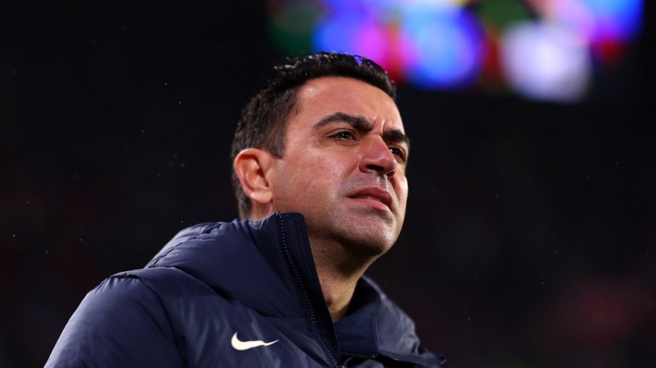 Старши треньорът на Шави коментира удължаването на контракта на защитника