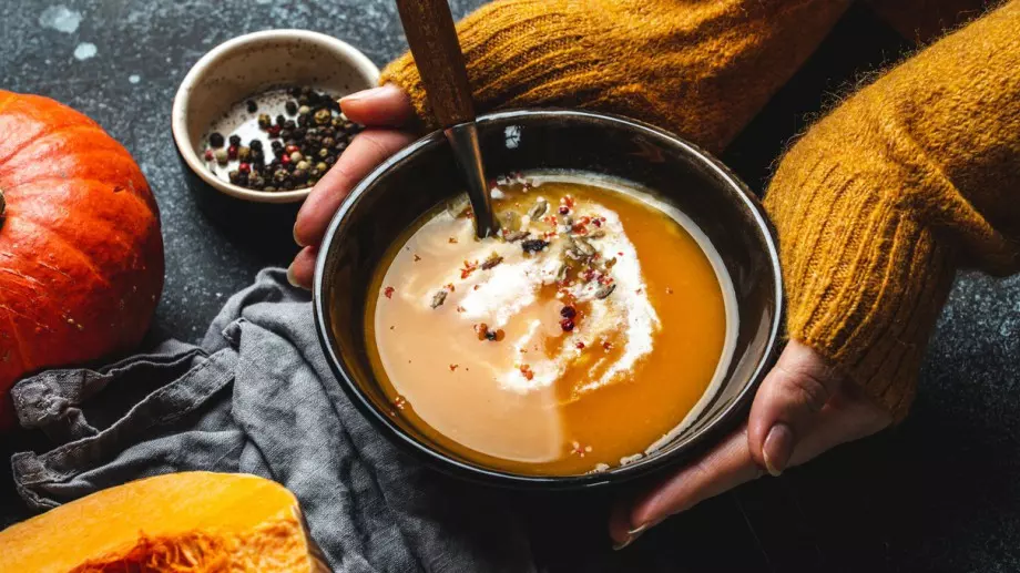 Тази крем супа с леща и тиква е хит в мрежата