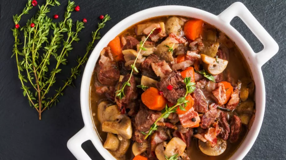 Най-вкусният гювеч с пилешко месо и още нещо