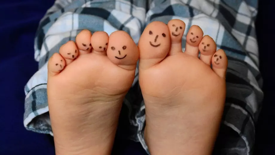 Чудили ли сте се за какво служи малкия пръст на краката ни?