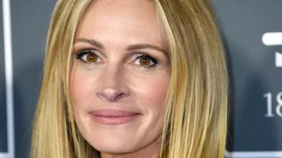 Вижте 54-годишната Джулия Робъртс по бански (СНИМКИ)