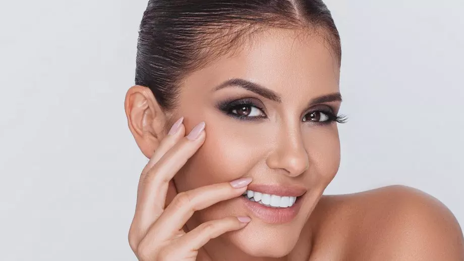 Дъщерята на Анелия стана на 18 и е голяма красавица (СНИМКИ)