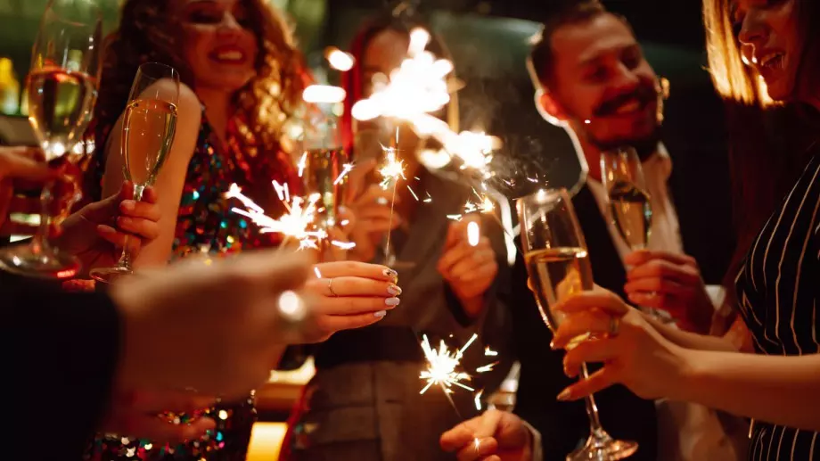 Ретро: В Букурещ пресъздадоха социалистическа Нова година (СНИМКА)