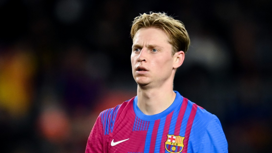 може да се раздели с централния си полузащитник Френки де