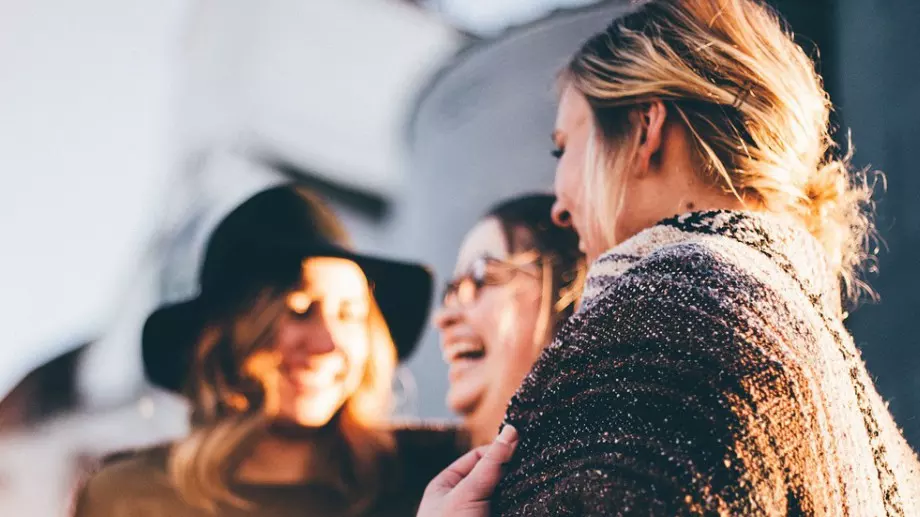 Вечерен виц: Отива девойка за хляб