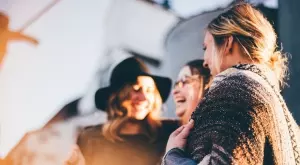 Женски виц за 2 март 2024: Две блондинки в гората