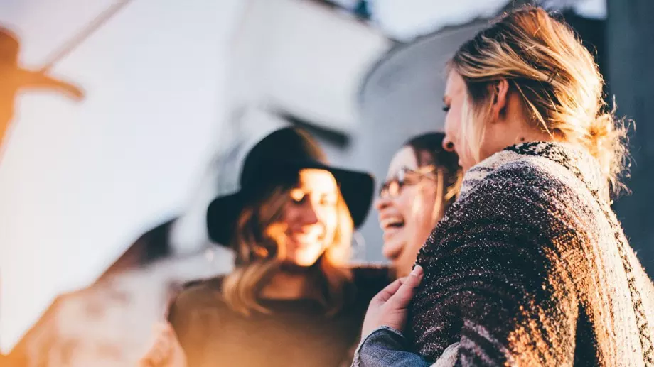 Женски виц за 2 март 2024: Две блондинки в гората