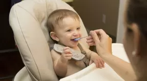 От кога се ползва столче за хранене?