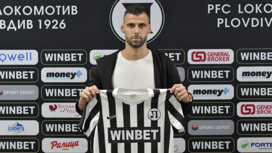 Отборът на подписа договор с Ивайло Димитров, съобщиха от клуба.