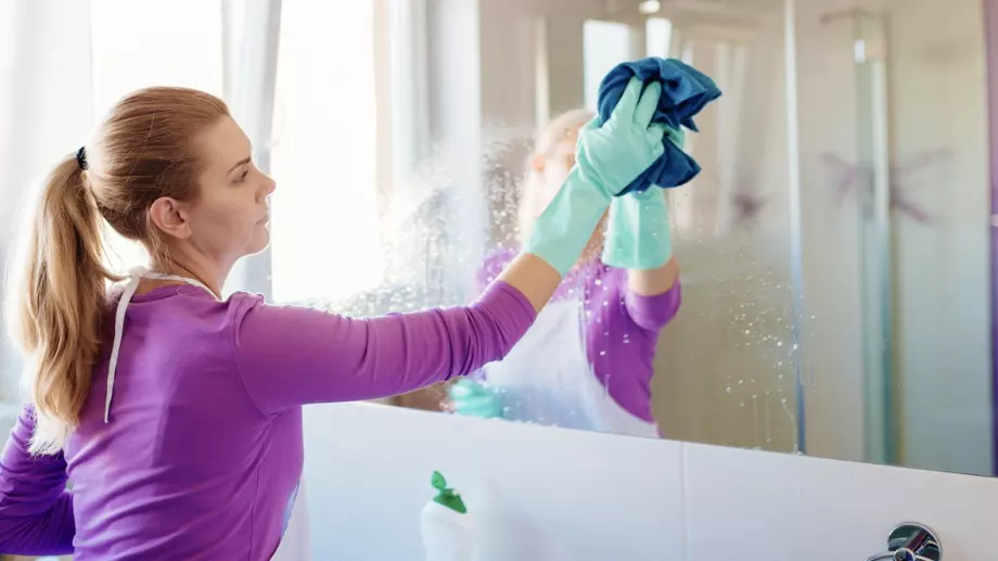 Няколко страхотни трика за перфектно чисти огледала