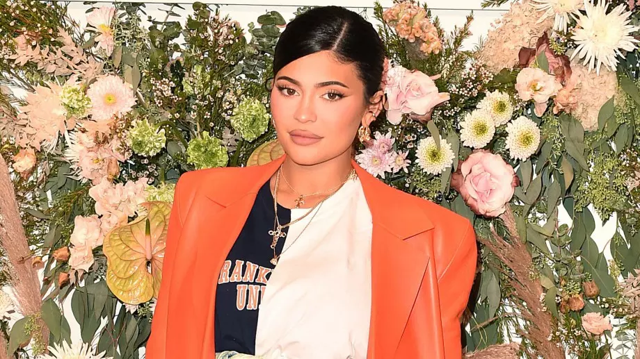  Кайли Дженър стана най-следваната жена в Instagram