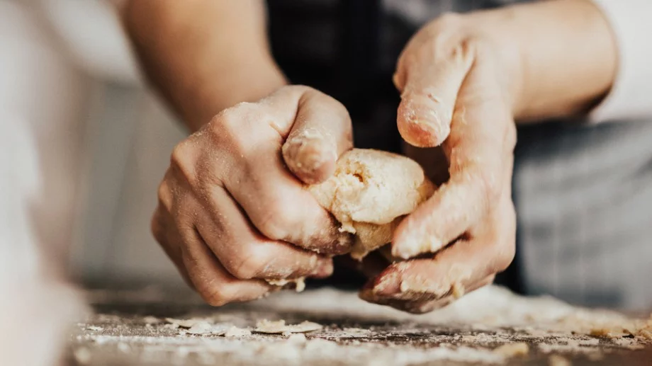 Простите триковете при месене на тесто, които всяка домакиня трябва да знае
