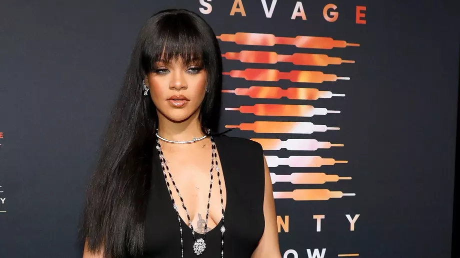 Риана разгорещи с нови снимки по бельо 