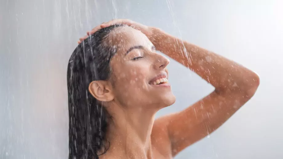 Кой душ е по-полезен: сутрешният или вечерният