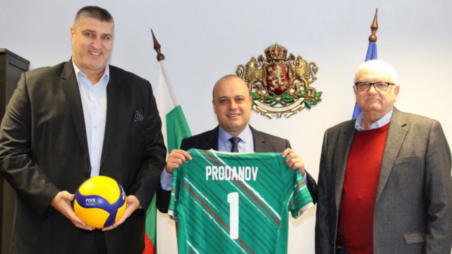 Министърът на туризма Христо Проданов разговаря с председателя на Българската