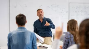 10 000 учители работят на временен трудов договор