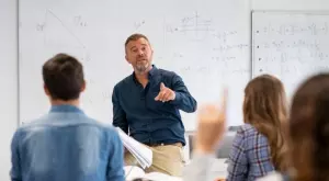 Почти 30% от учителите не са получили по-високи заплати. Защо?