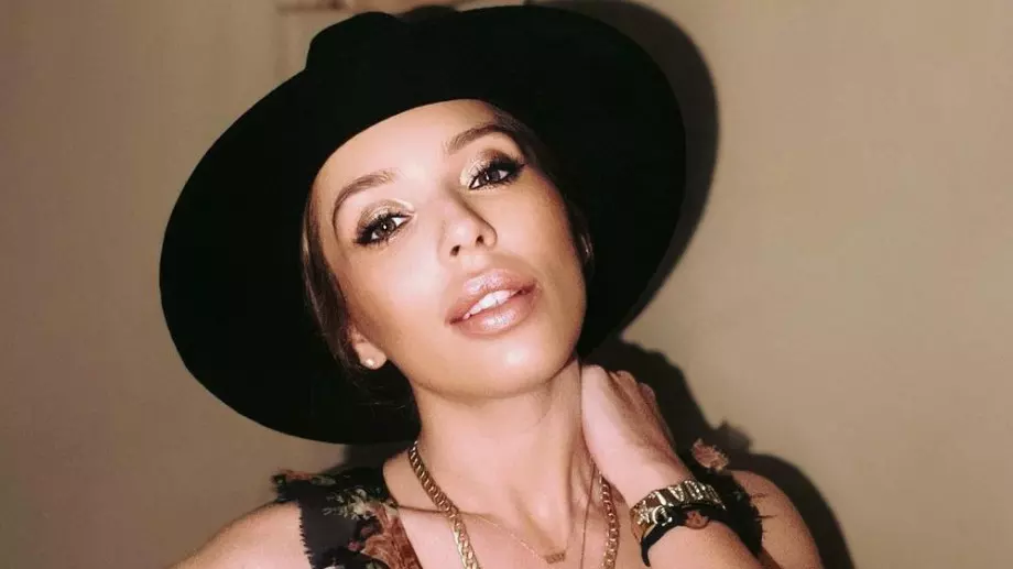 Мика Стоичкова пусна горещи снимки в Instagram