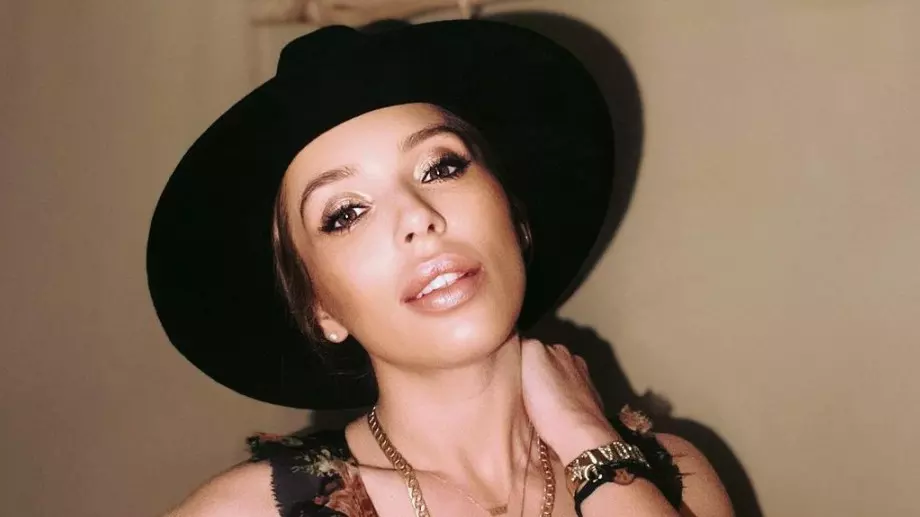 Ето кое е младото гадже на Мика Стоичкова (ВИДЕО + СНИМКИ)