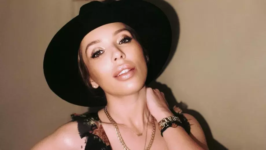 Бременна ли е Мика Стоичкова?