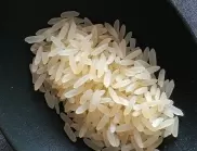 Защо опитните домакини винаги мият ориза с гореща вода?