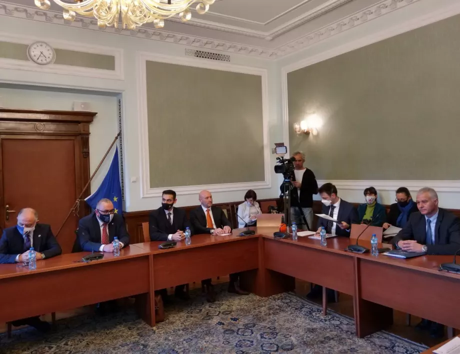 Шефът на ДАНС докладва за азерския газ пред парламентарна комисия