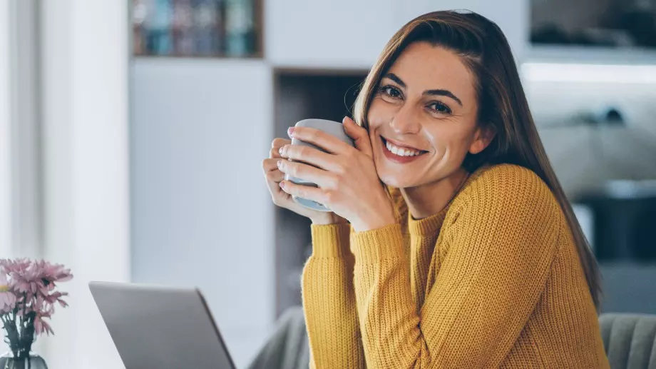 Виц за днес, 17 април, 2024 г.: Блондинка на женския пазар