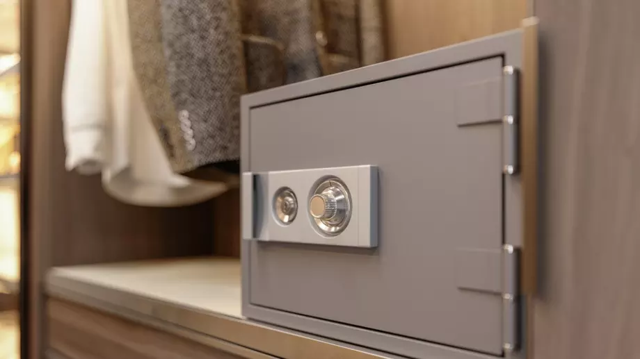 Какво трябва да направите, ако сте забравили кода за сейфа?