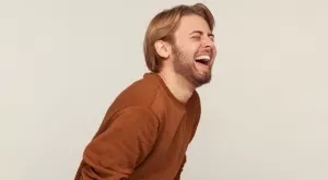 Виц за деня: Мъж чете хороскоп и казва на жена си...