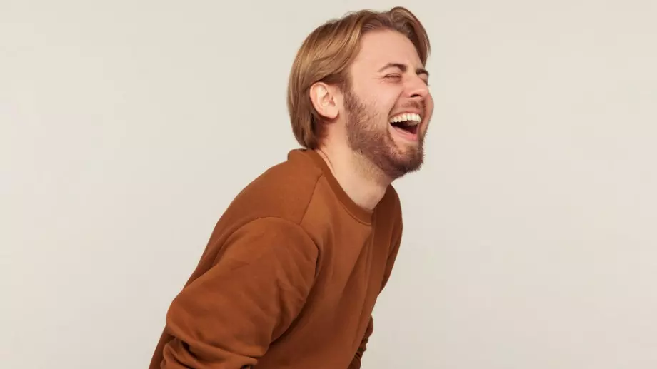 Виц за деня: Мъж чете хороскоп и казва на жена си...