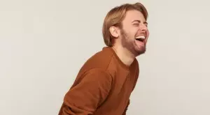 Виц на деня: Разсеяният театрален актьор