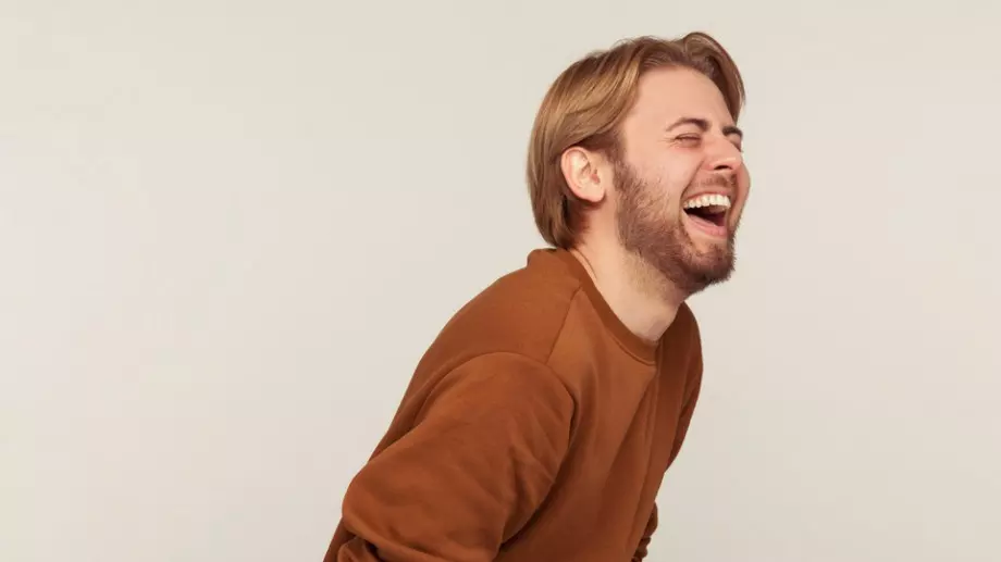 Виц за добро утро: В крайпътно барче 