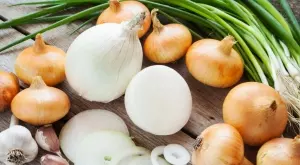 Уникалната роля на лука и чесъна в диетите