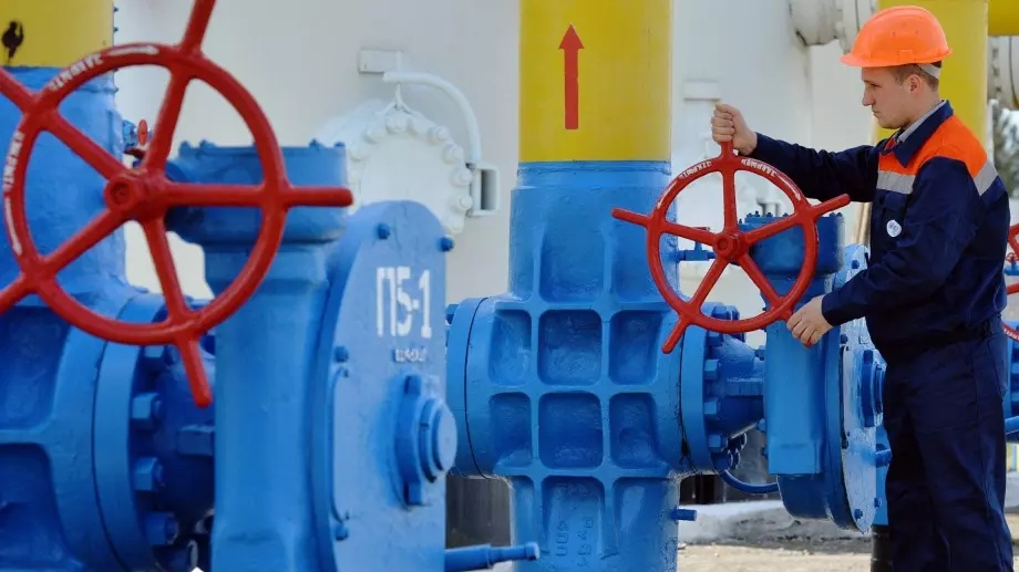Износът на руски газ за Европа през Украйна остава стабилен