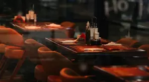 Ресторантьорите се разгневиха на Денков: Разбира по-малко от туризъм от нищо неразбиращата министърка