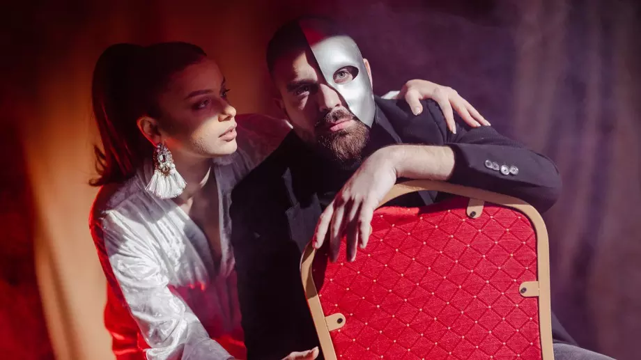 ToTo H  се подчини на красива партизанка (ВИДЕО)